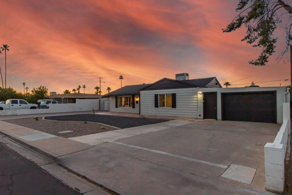 New Midtown Modern Studio With Backyard Phoenix Exterior foto